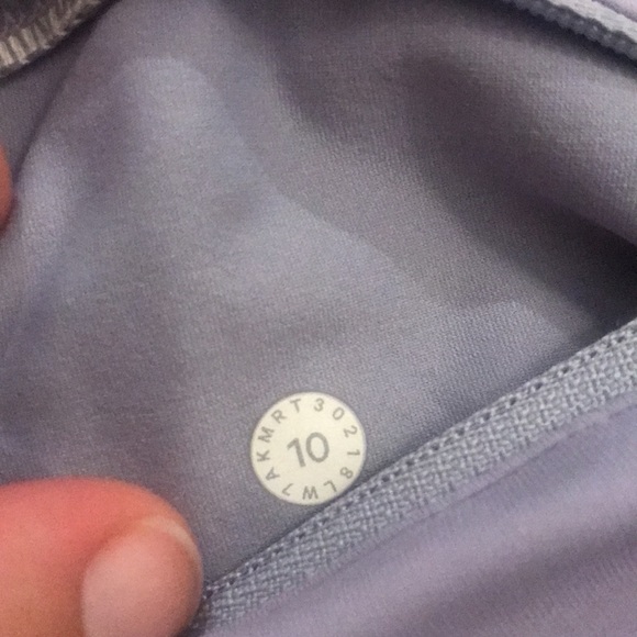 Lululemon Speed Up Shorts 2.5” - Size 10 - Picture 8 of 9